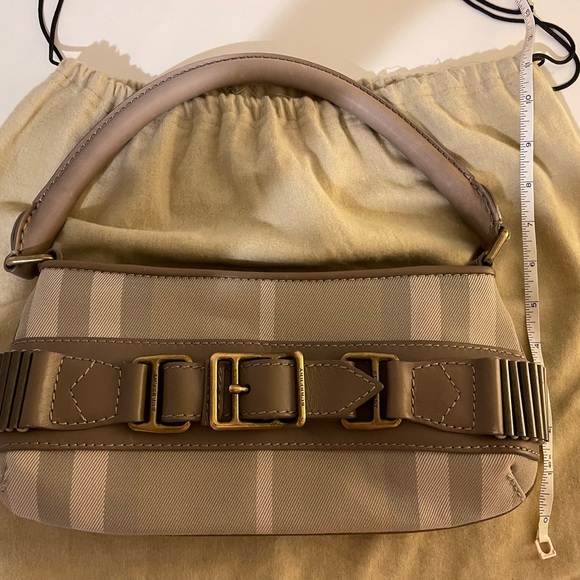 Burberry hand bag. NEW!! With dust bag! - Picture 7 of 7